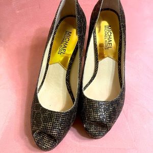 Michael kors stiletto, excellent condition, barely worn, leather sole.